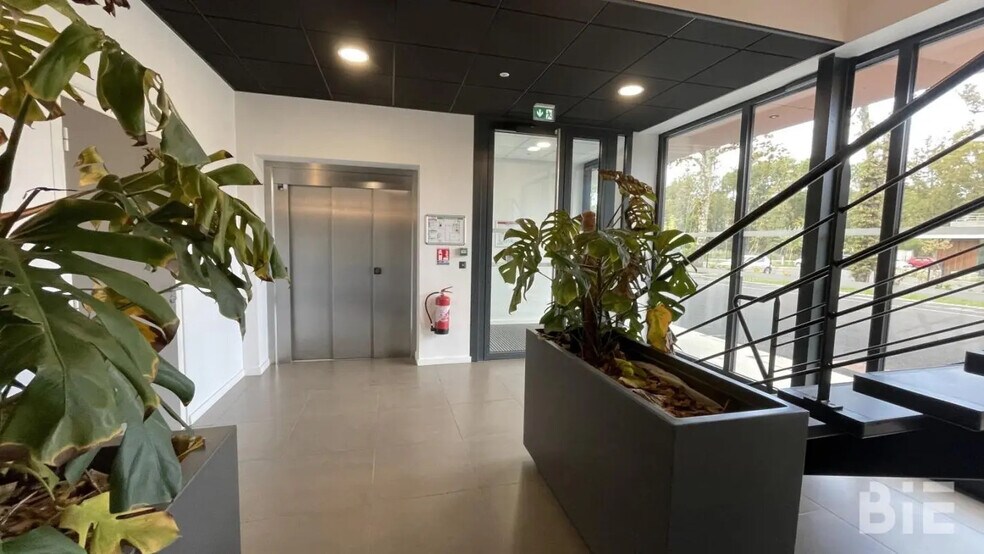 Flex in Mérignac for lease - Lobby - Image 3 of 12