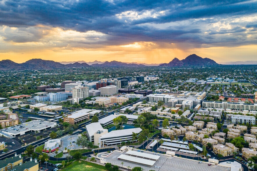 2150 E Highland Ave, Phoenix, AZ à louer - Aérien - Image 2 de 10