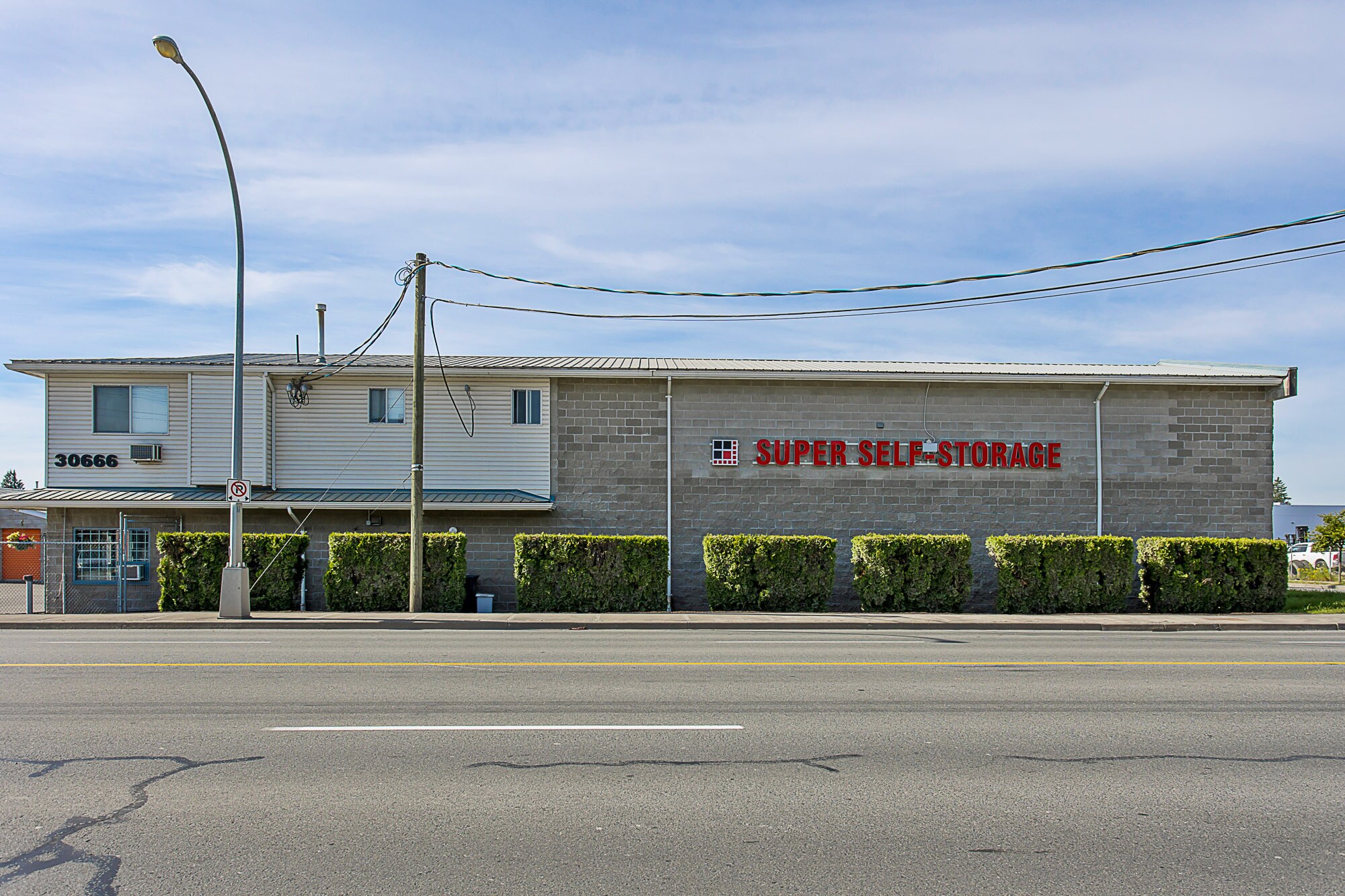 Super Self Storage portefeuille de 2 propriétés à vendre sur LoopNet.ca Photo du bâtiment- Image 1 de 17