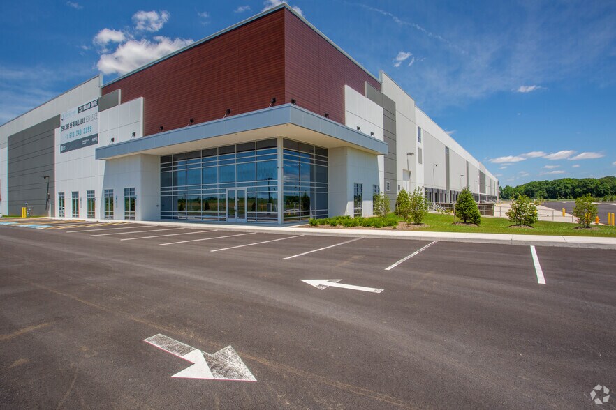 250 Radar Rd, Northampton, PA à louer - Photo du bâtiment - Image 2 de 13