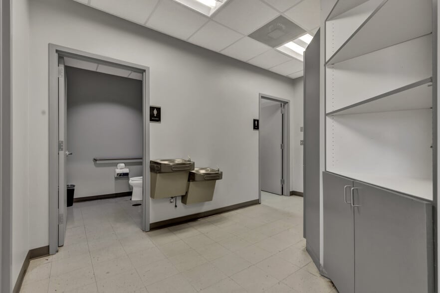 6226 Fairdale Dr, San Antonio, TX for sale - Building Photo - Image 3 of 28