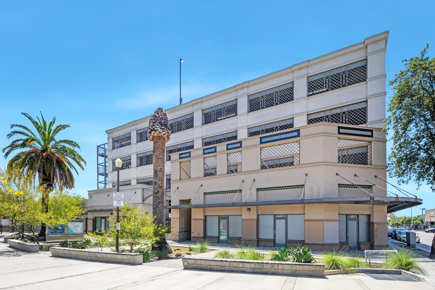 750 S Raymond Ave, Pasadena, CA à louer - Photo du bâtiment - Image 2 de 4