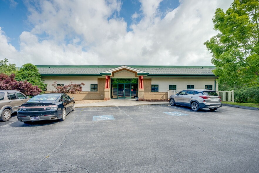 2025 Meadowview Pky, Kingsport, TN for lease - Building Photo - Image 3 of 18