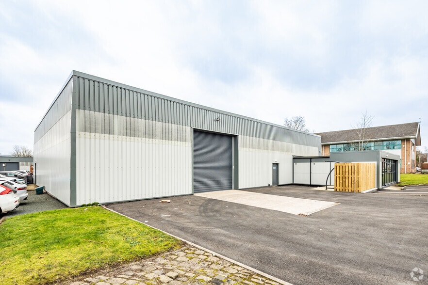 Stuart Rd, Altrincham for lease - Building Photo - Image 2 of 2