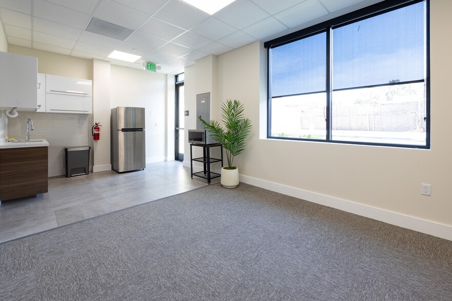 24444 Hawthorne Blvd, Torrance, CA for sale - Interior Photo - Image 3 of 9