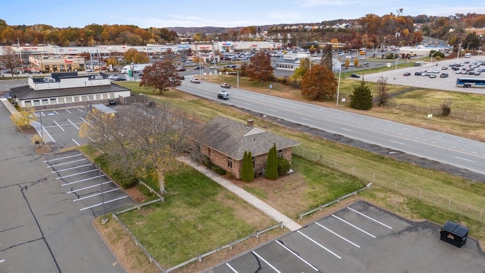 1481 Pleasant Valley Dr, Manchester, CT for lease - Building Photo - Image 1 of 14