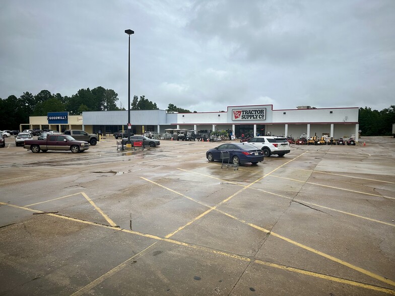 1233 Tenaha St, Center, TX for lease - Building Photo - Image 3 of 25