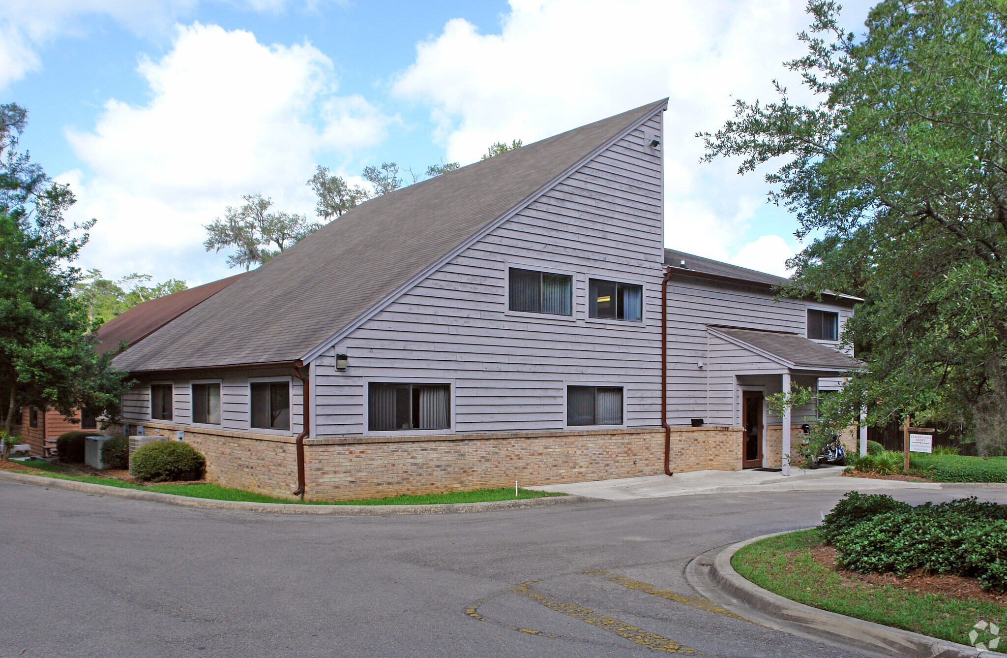 7117-7119 Beech Ridge Trail portefeuille de 4 propriétés à vendre sur LoopNet.ca Photo principale- Image 1 de 3