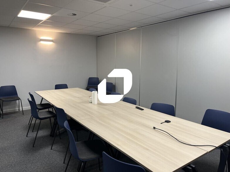 Office in Seclin for lease - Interior Photo - Image 3 of 10