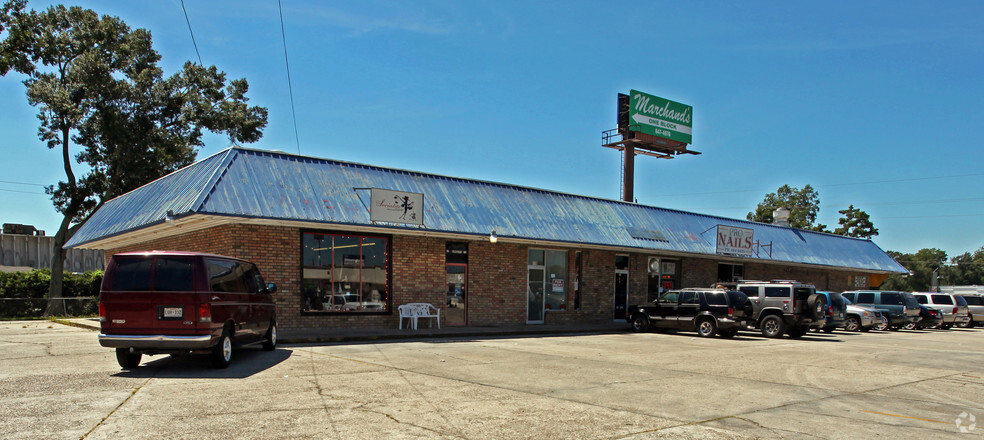 115-121 E Sanders St, Gonzales, LA à louer - Photo du bâtiment - Image 3 de 3