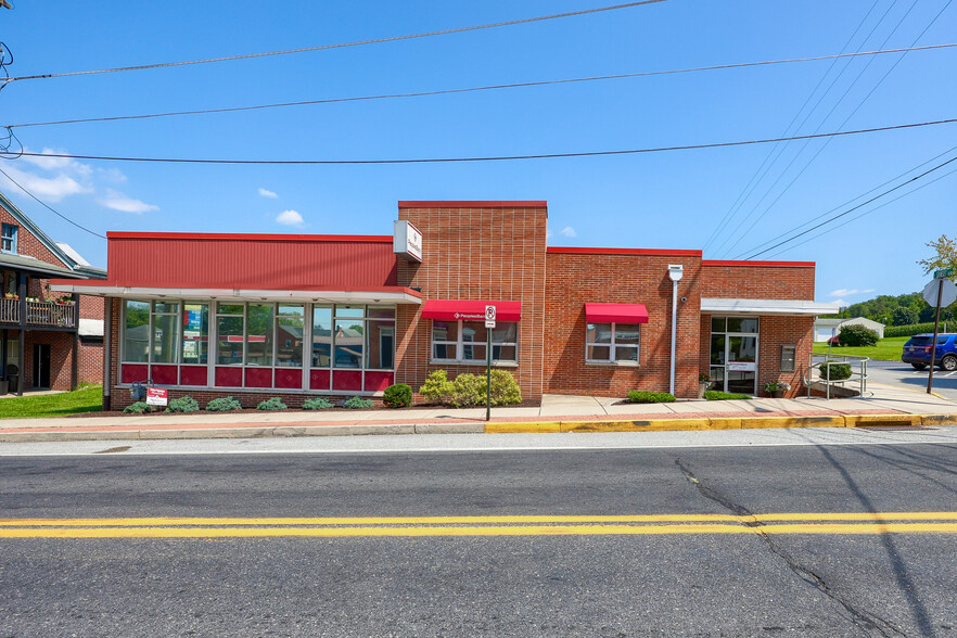 6 Baltimore St, Spring Grove, PA à vendre - Photo principale - Image 1 de 1