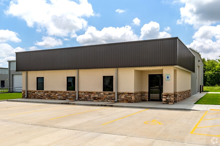 10514 E Latimer St, Tulsa, OK à louer - Photo du bâtiment - Image 1 de 12