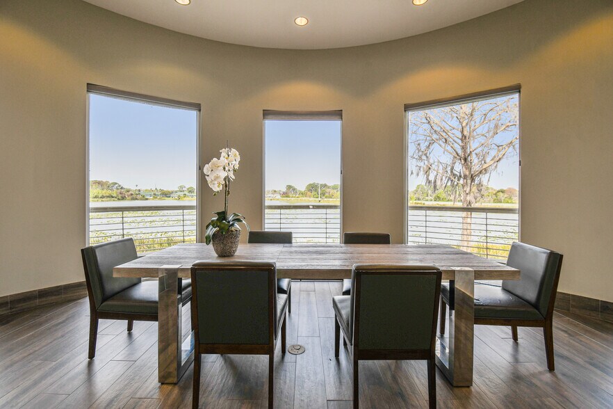 1879 Nightingale Ln, Tavares, FL à louer - Photo du bâtiment - Image 2 de 12