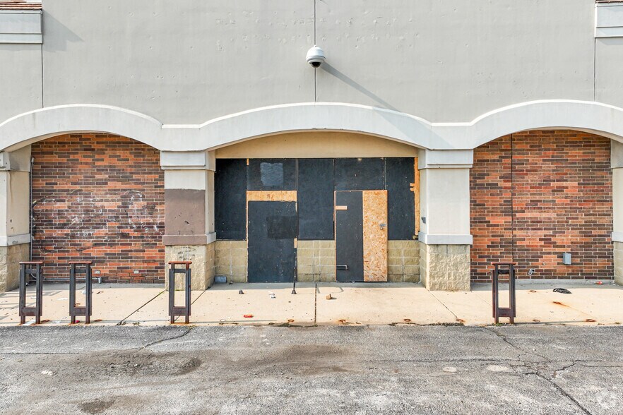 8025 S Ashland Ave, Chicago, IL à louer - Photo du bâtiment - Image 3 de 4