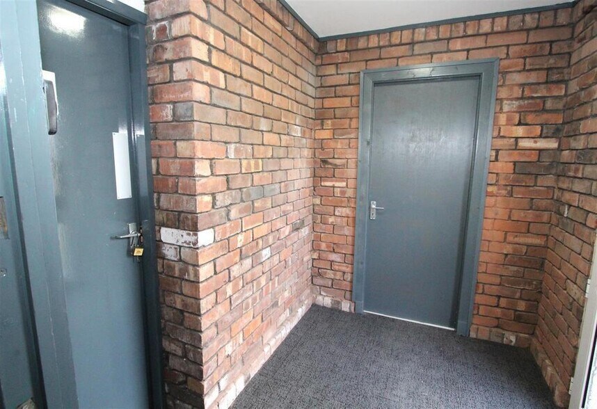 St Peter's Way, Warrington à louer - Photo du bâtiment - Image 2 de 2