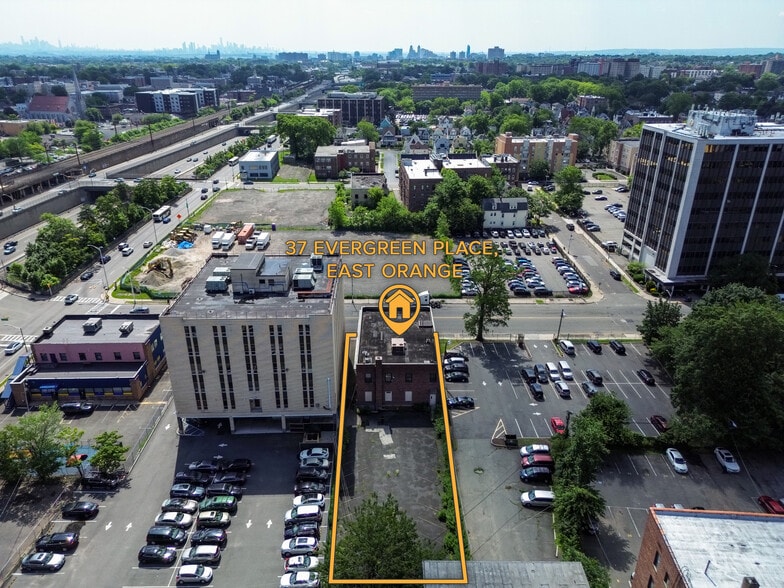37 Evergreen Pl, East Orange, NJ for lease - Building Photo - Image 2 of 15