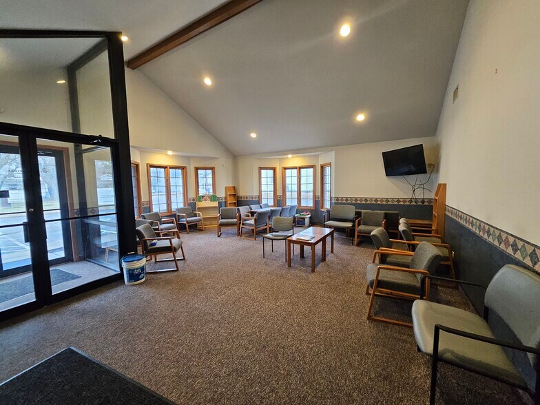 13330 Darmstadt Rd, Evansville, IN à vendre - Photo du bâtiment - Image 2 de 31