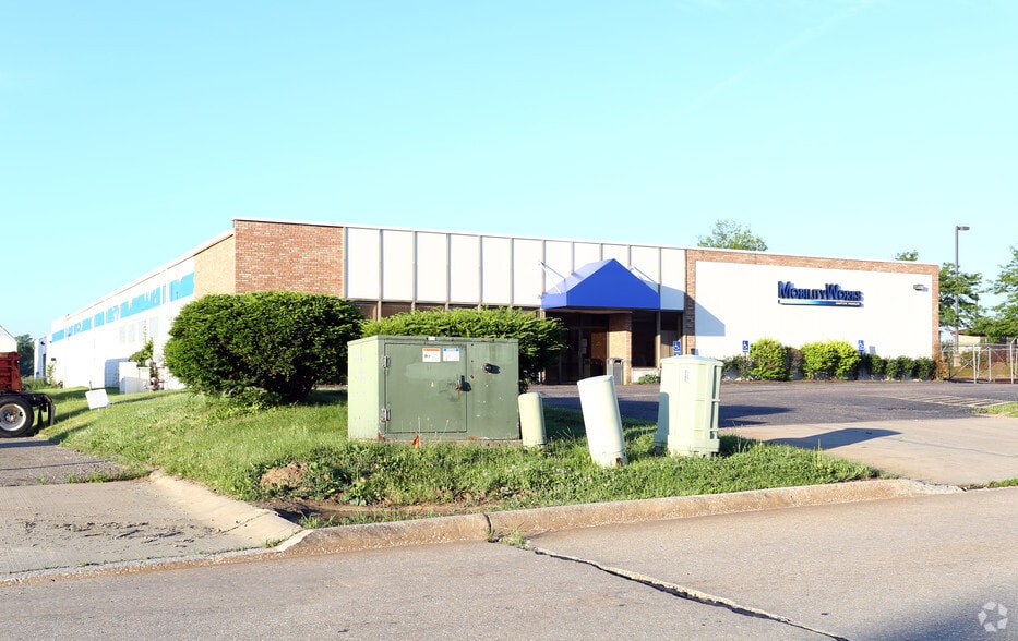 810 Moe Dr, Akron, OH for sale - Primary Photo - Image 1 of 7