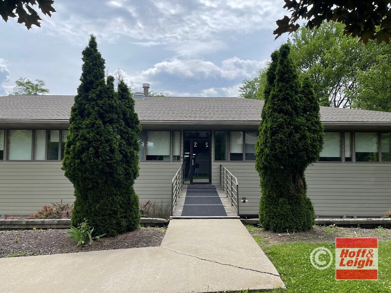 143 Northwest Ave, Tallmadge, OH for lease - Building Photo - Image 1 of 7