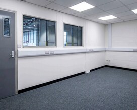 New Ln, Havant for lease Interior Photo- Image 2 of 2