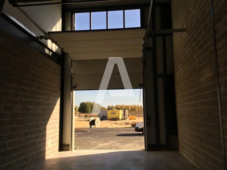 Flex in Saint-Pierre-du-Perray for sale - Interior Photo - Image 2 of 8