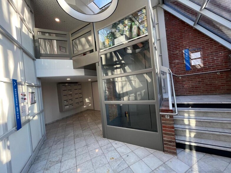 Office in VILLENEUVE-D'ASCQ for lease - Lobby - Image 2 of 6