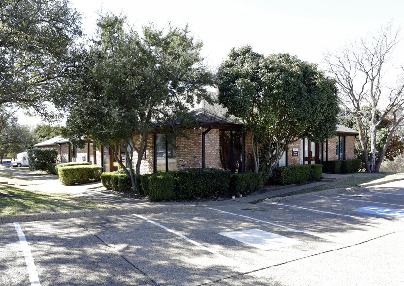 2001 N Collins Blvd, Richardson, TX à vendre - Photo du bâtiment - Image 2 de 7