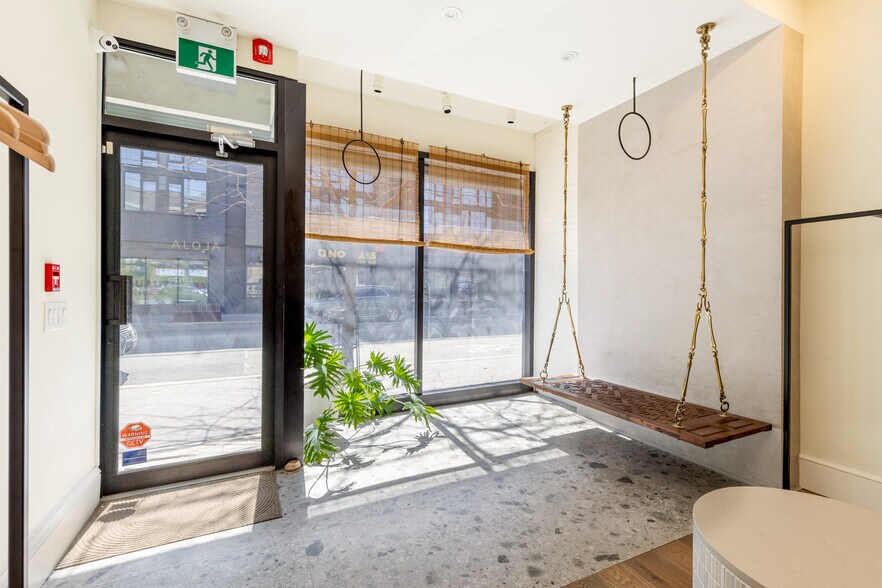 872 College St, Toronto, ON à vendre - Photo intérieure - Image 2 de 20