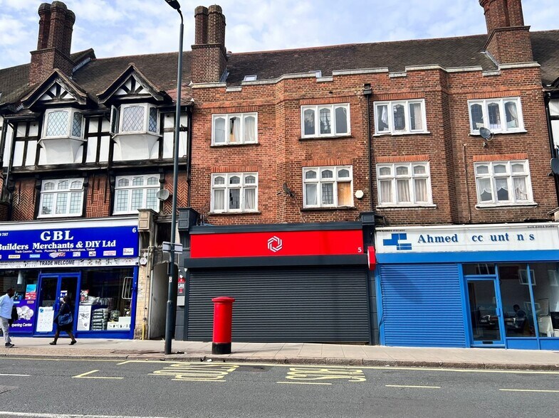 5 Court Parade, Wembley à vendre - Photo du bâtiment - Image 1 de 9