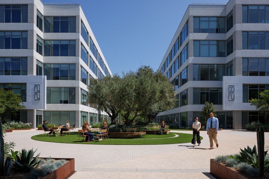 12121 Bluff Creek Dr, Playa Vista, CA for lease - Building Photo - Image 3 of 11