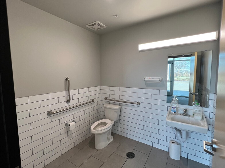 1475 W Center St, North Salt Lake, UT for lease - Building Photo - Image 3 of 5