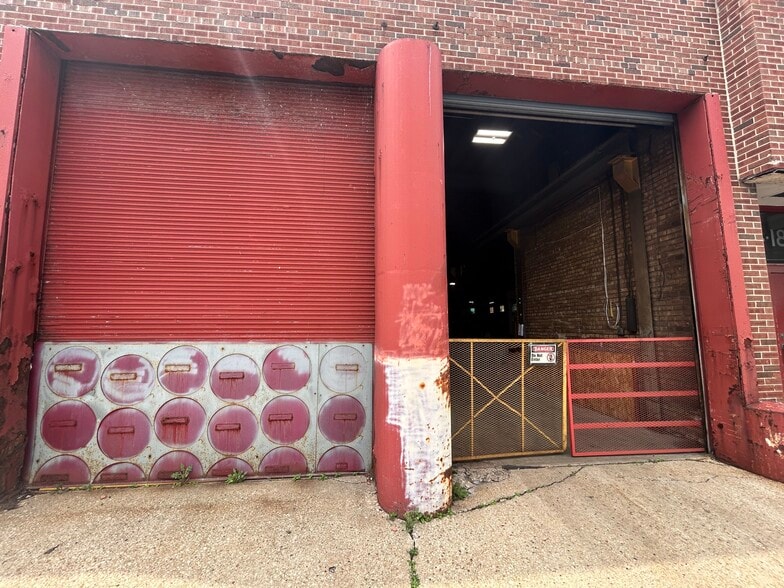 5504 N Northwest Hwy, Chicago, IL for sale - Building Photo - Image 3 of 14