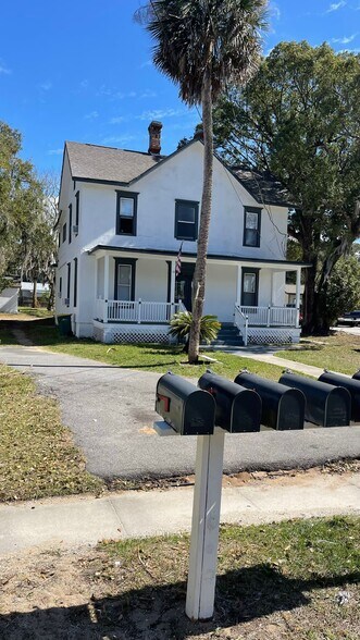 205 and 104 S Grove St Eustis FL portefeuille de 2 propriétés à vendre sur LoopNet.ca - Photo du bâtiment - Image 2 de 26