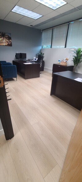 15490 Ventura Blvd, Sherman Oaks, CA à louer - Photo intérieure - Image 3 de 9