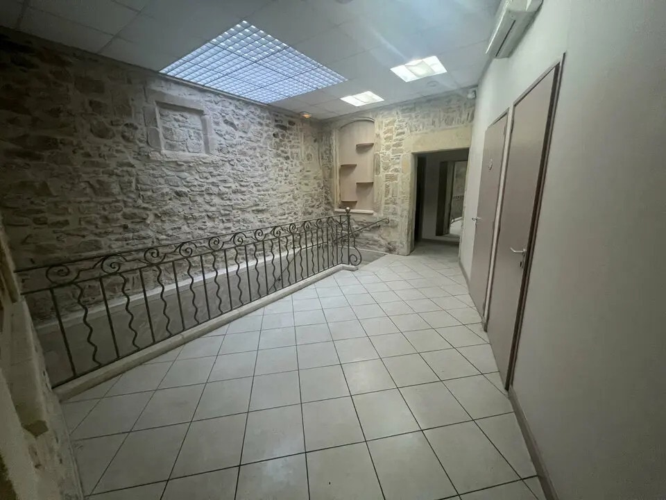 Retail in Bagnols-sur-Cèze for lease Interior Photo- Image 1 of 7