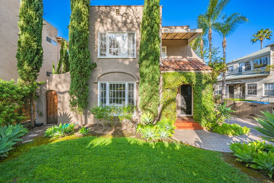 745 N Hayworth Ave, Los Angeles, CA à vendre - Photo du bâtiment - Image 1 de 56