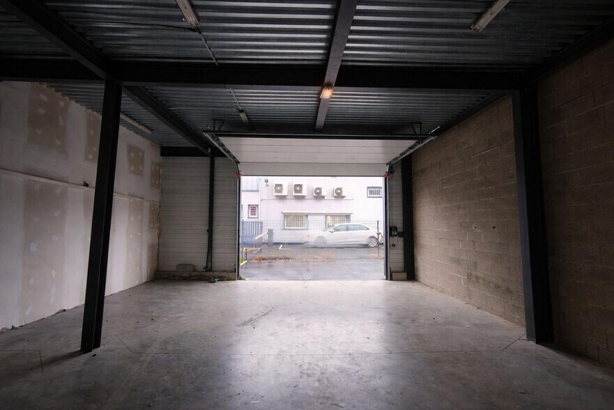 Flex in Toulouse for lease - Interior Photo - Image 3 of 4