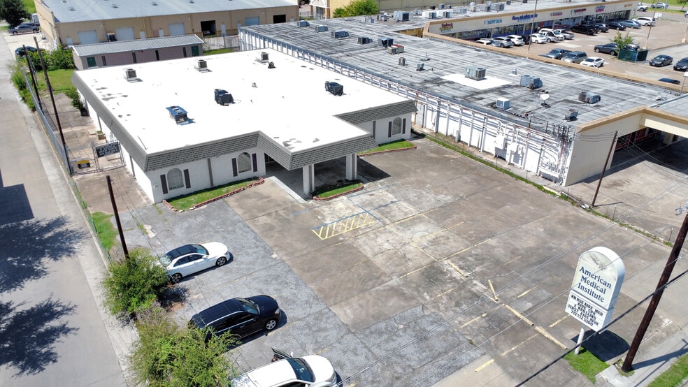 6902 Cook Rd, Houston, TX à louer - Photo du bâtiment - Image 2 de 9