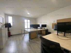 Flex in Argenteuil for lease Interior Photo- Image 1 of 12