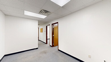 40 Brunswick Ave, Edison, NJ à louer Numérisation 3D de Matterport- Image 1 de 5