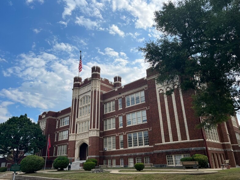 125 Oak St, Hot Springs, AR à louer - Photo du bâtiment - Image 2 de 34