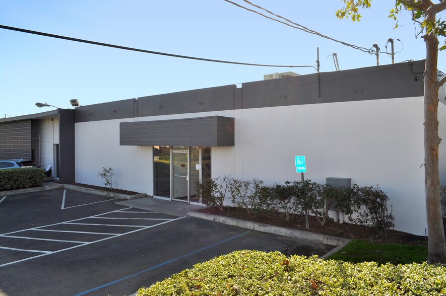 3722 Catalina St, Los Alamitos, CA for lease - Building Photo - Image 1 of 2