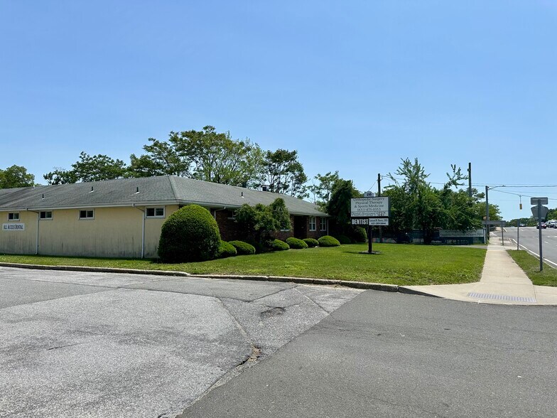 485 N Ocean Ave, Patchogue, NY à vendre - Photo du bâtiment - Image 3 de 12