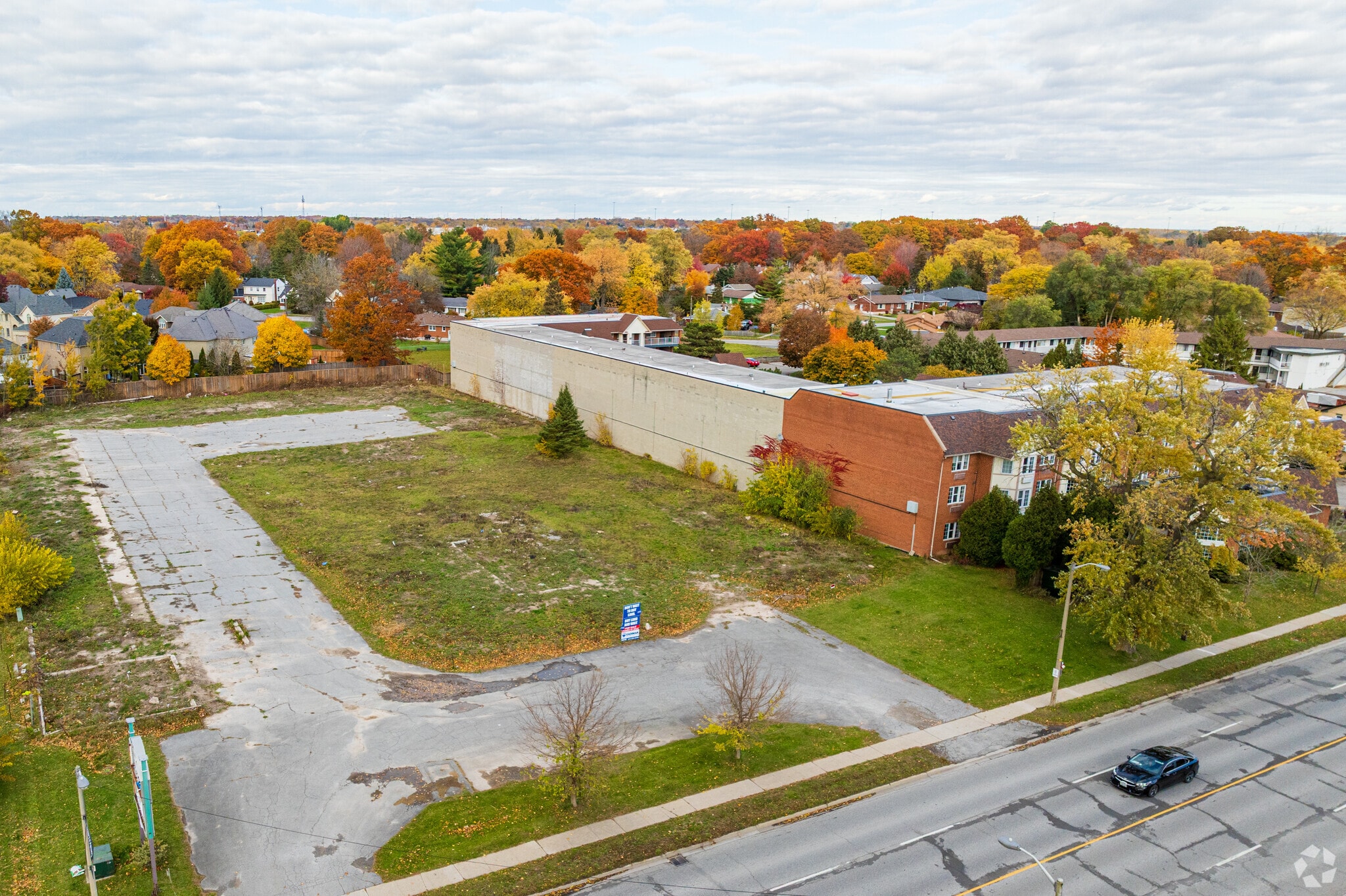 7797 Lundy's Ln, Niagara Falls, ON for sale Primary Photo- Image 1 of 4