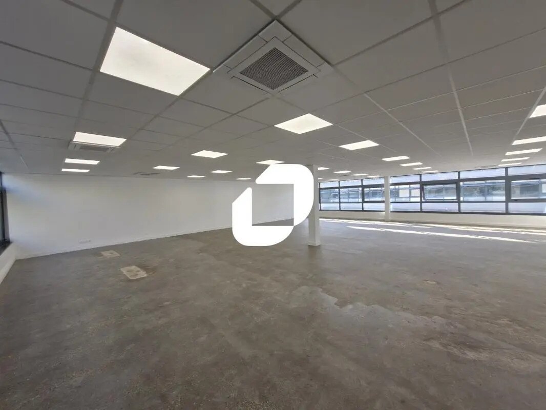 Flex in Croissy-Beaubourg for lease Interior Photo- Image 1 of 8