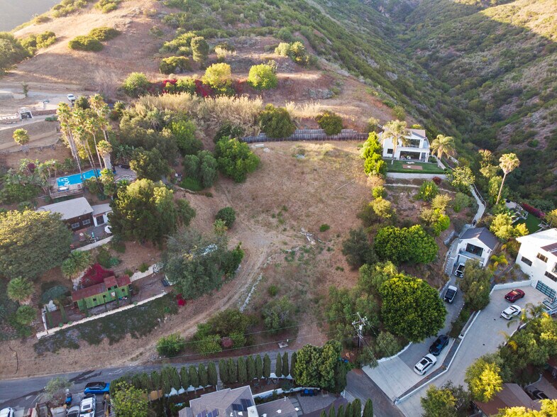 26585 Ocean View Dr, Malibu, CA for sale - Building Photo - Image 3 of 8