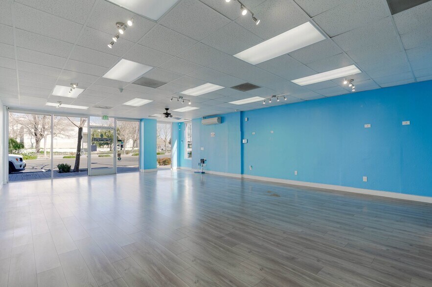 516 W Lancaster Blvd, Lancaster, CA à louer - Photo du bâtiment - Image 2 de 44