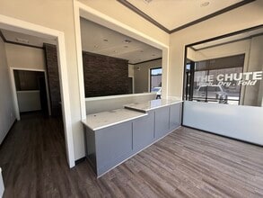 6427 Highway 105, Conroe, TX for lease Interior Photo- Image 2 of 7