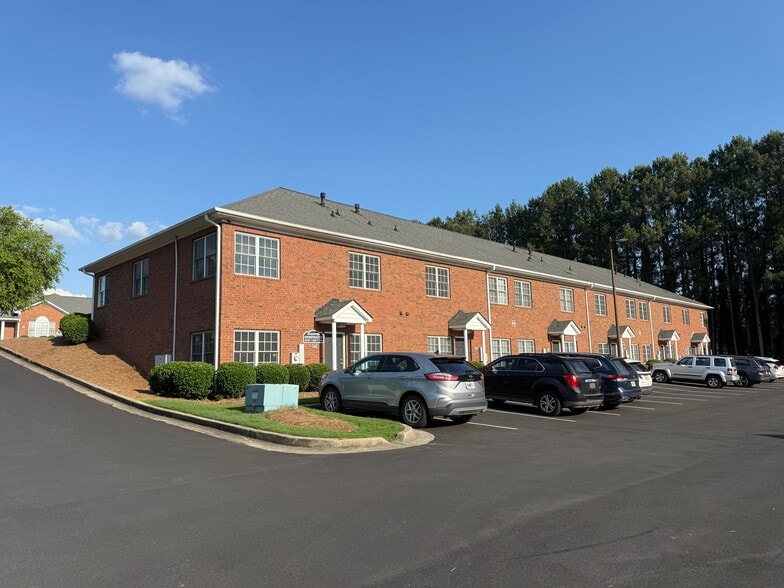 4595 Towne Lake Pky, Woodstock, GA for lease - Building Photo - Image 2 of 10