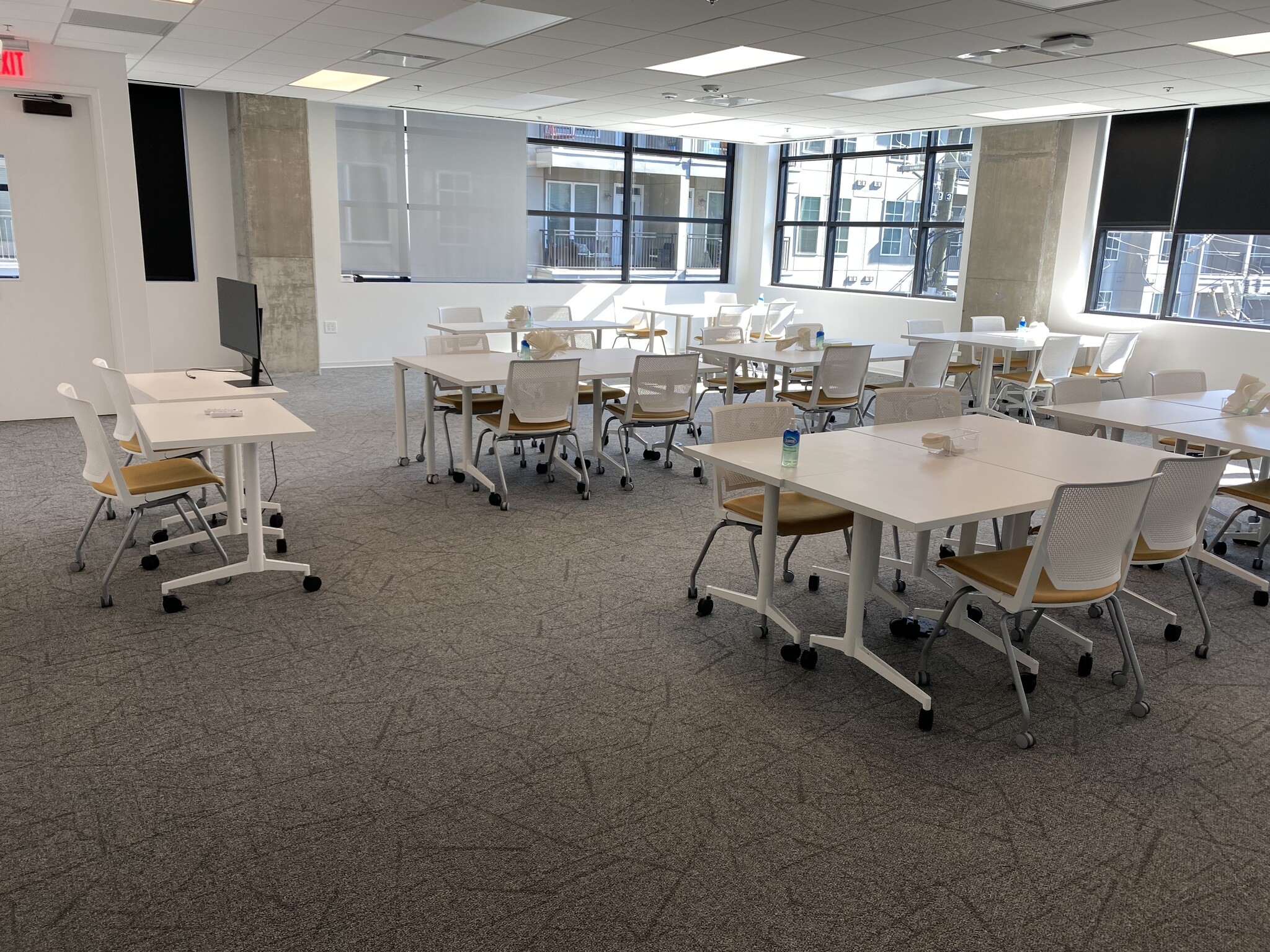 889 Howell Mill Rd, Atlanta, GA à louer Photo du bâtiment- Image 1 de 4